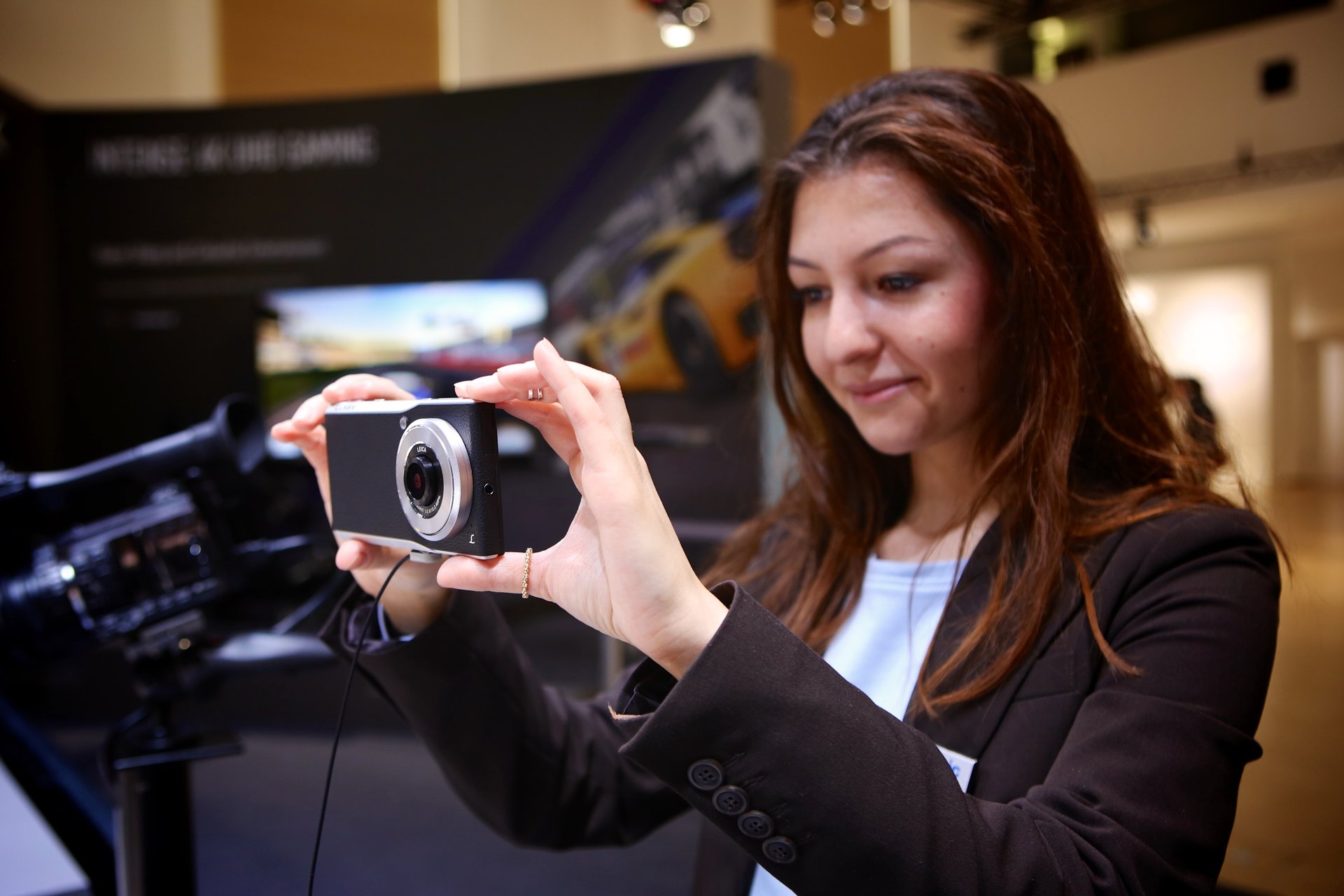 Das eigentliche Highlight aber war die Lumix CM. Eine Kompakt-Kamera mit verbautem 1-Zoll-Chip (!!!), welche gleichzeitig auch noch ein Handy ist. Aber… 
